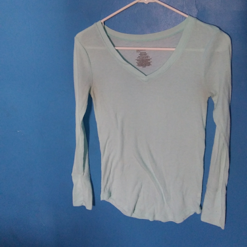 No Boundries Super Lightweight V-Neck Shirt